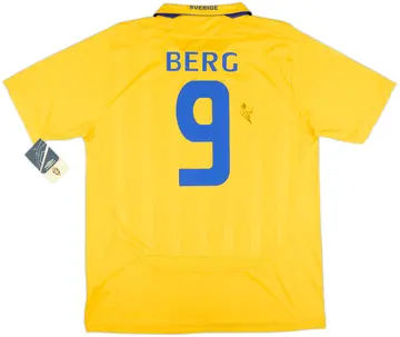 2009-10 Sweden Signed Home Shirt Berg #9 (L)