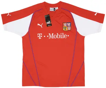 2004-05 Czech Republic Basic Home Shirt (XL)